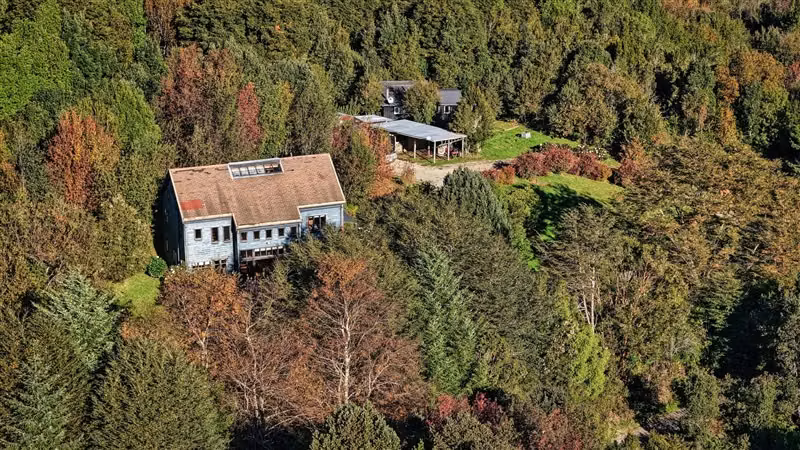 Casa estilo Lodge, Bosque nativo, 1.41 Há, 4D/4B, Pto Varas