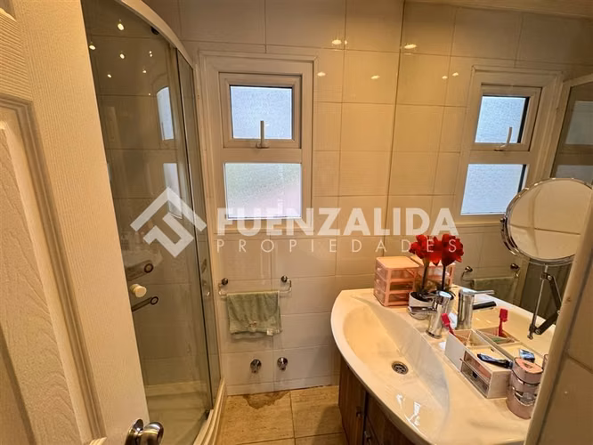 Venta en Peñaflor 4D 3B 2 suites piscina y quincho Termopane