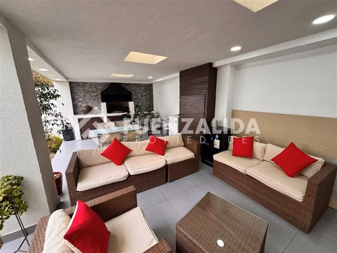 Venta en Peñaflor 4D 3B 2 suites piscina y quincho Termopane