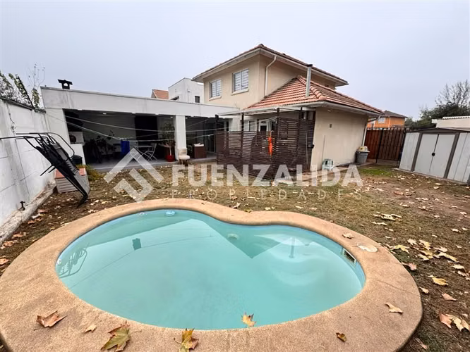 Venta en Peñaflor 4D 3B 2 suites piscina y quincho Termopane