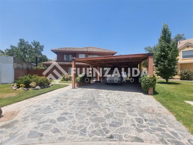 Casa en venta de 5 dorm. en Santa Elena