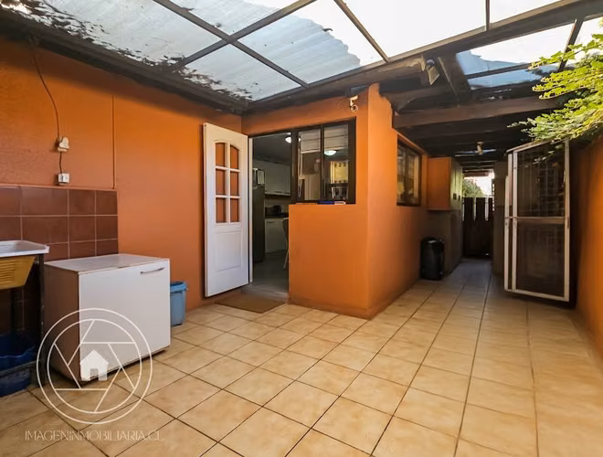 OPORTUNIDAD!!! Vende Casa 2 Pisos, 5D, 5B. Piscina. Condominio Los Nogales Huechuraba