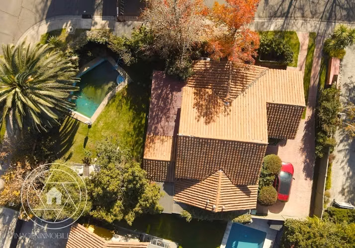 OPORTUNIDAD!!! Vende Casa 2 Pisos, 5D, 5B. Piscina. Condominio Los Nogales Huechuraba