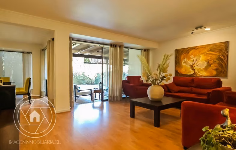 OPORTUNIDAD!!! Vende Casa 2 Pisos, 5D, 5B. Piscina. Condominio Los Nogales Huechuraba