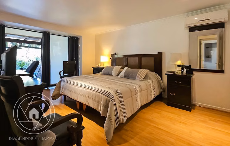 OPORTUNIDAD!!! Vende Casa 2 Pisos, 5D, 5B. Piscina. Condominio Los Nogales Huechuraba