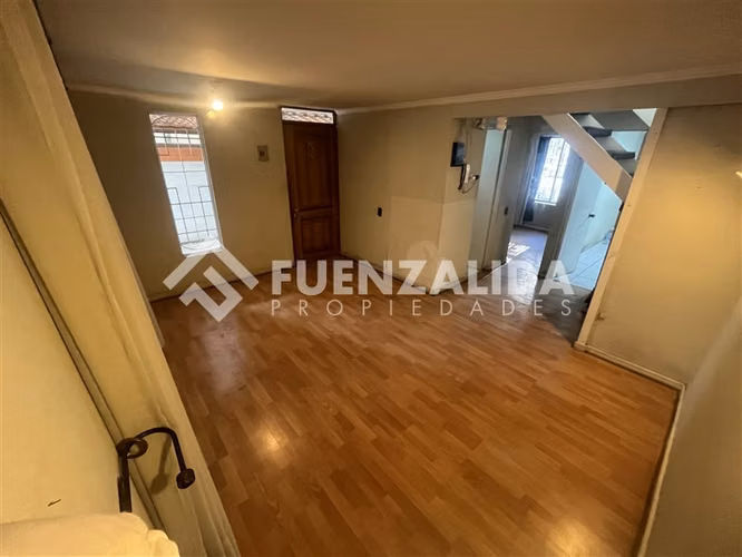 Casa en venta de 3 dorm. en La Florida