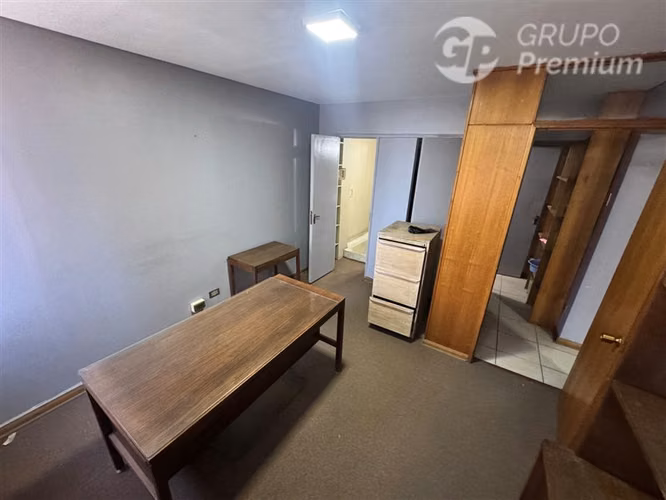 Oficina en arriendo en Santiago, 3 despachos con recepción