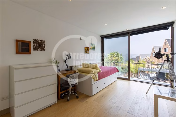 Casa en arriendo de 7 dorm. en Lo Barnechea Espectacular