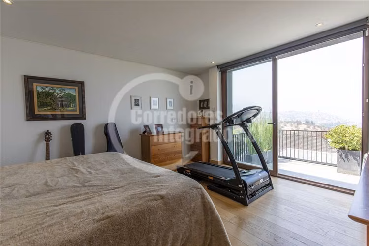 Casa en arriendo de 7 dorm. en Lo Barnechea Espectacular