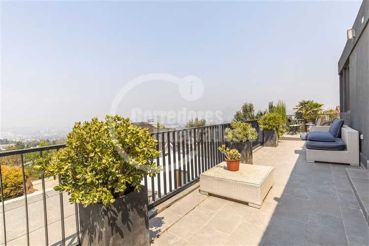 Casa en arriendo de 7 dorm. en Lo Barnechea Espectacular