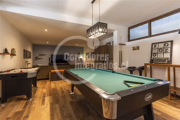 Casa en arriendo de 7 dorm. en Lo Barnechea Espectacular