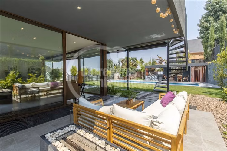 Casa en arriendo de 7 dorm. en Lo Barnechea Espectacular