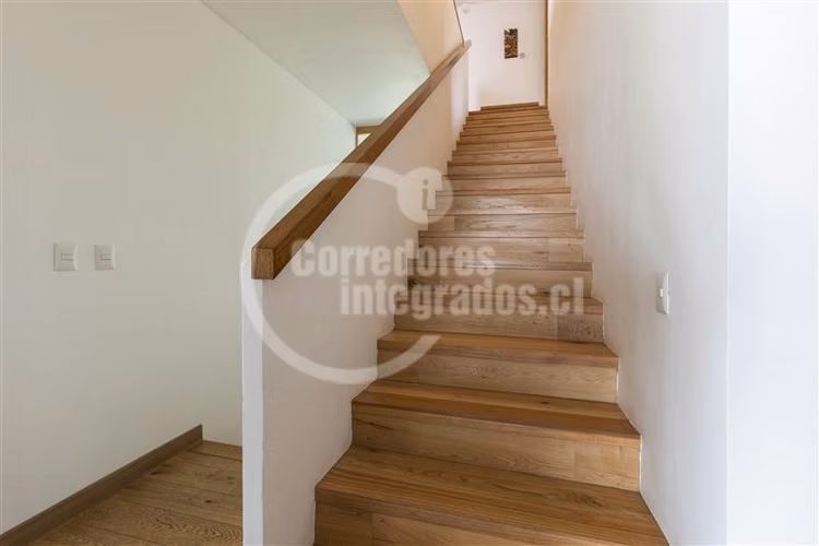 Casa en arriendo de 7 dorm. en Lo Barnechea Espectacular