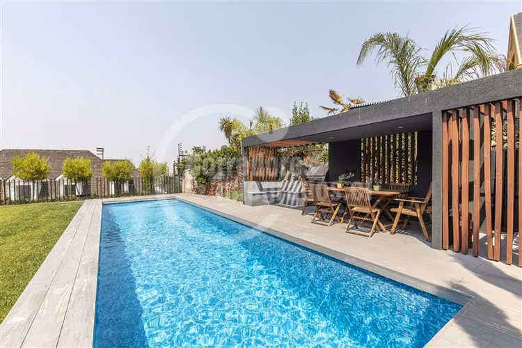 Casa en arriendo de 7 dorm. en Lo Barnechea Espectacular
