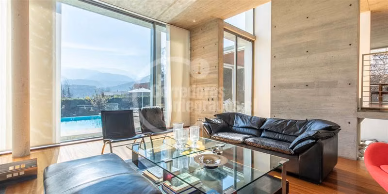 Casa en venta de 6 dorm. en Lo Barnechea