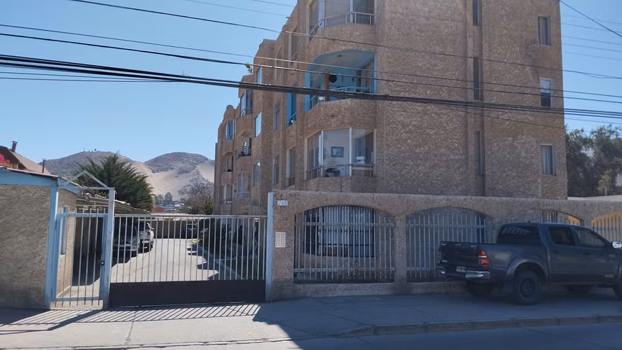 SE ARRIENDA : Dpto central