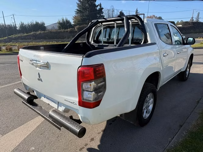 MITSUBISHI L200 2022 - Imagen 6