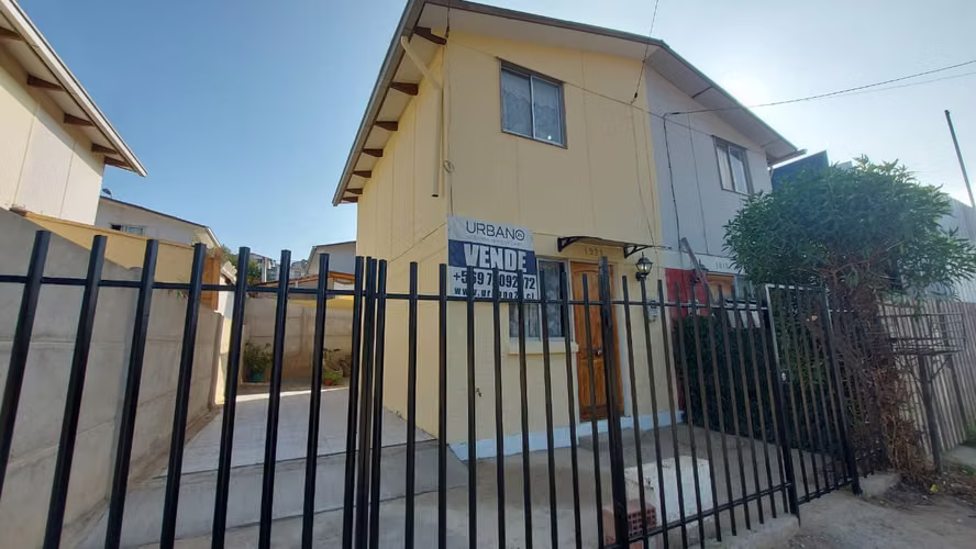 Casa Pasaje Bernardo Leighton, Villa Alemana, Valparaíso
