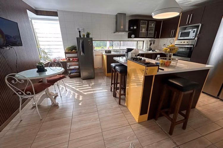 Hermosa casa en isla de maipo!