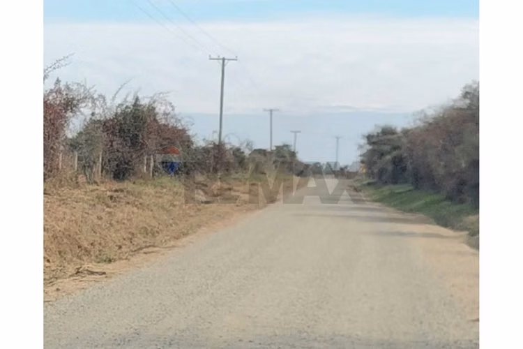 Terreno ubicado en esquina.