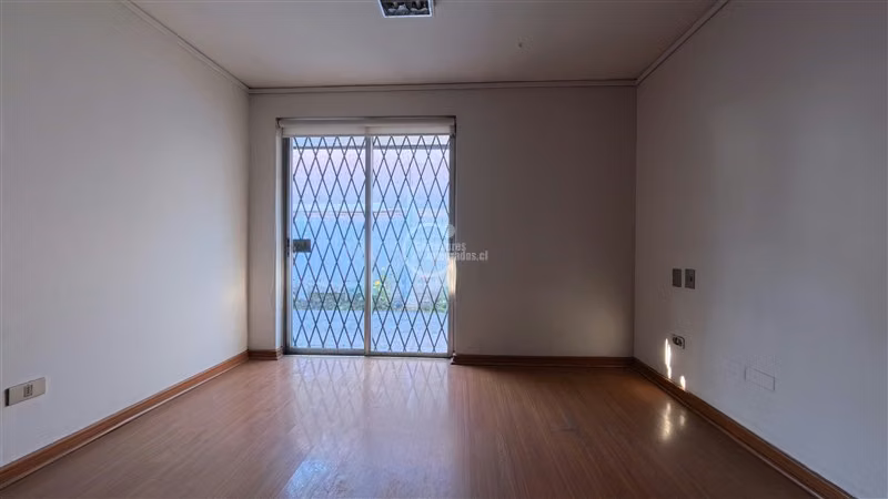 Casa en arriendo de 4 dorm. en Las Condes