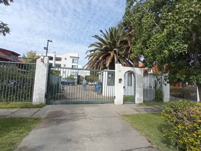 Gran Departamento Familiar en San Bernardo: Espacio, Seguridad y Conectividad