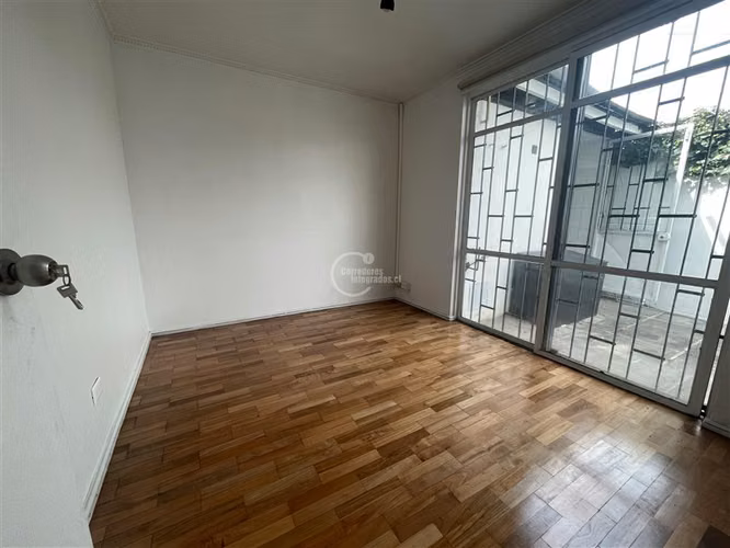 Excelente casa de uso comercial en venta en Vitacura