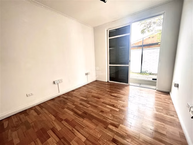 Excelente casa de uso comercial en venta en Vitacura