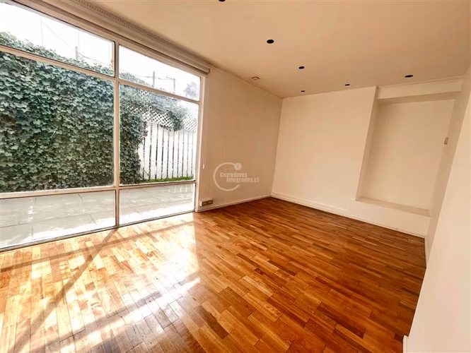 Excelente casa de uso comercial en venta en Vitacura
