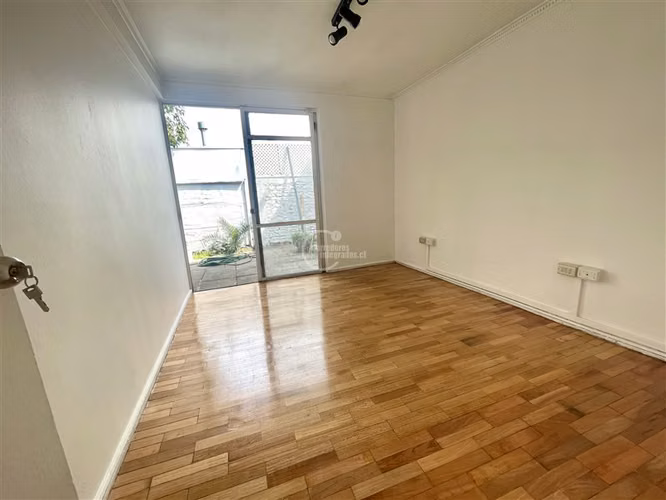 Excelente casa de uso comercial en venta en Vitacura
