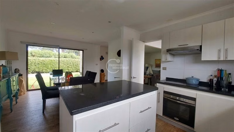 Casa en venta 5 dormitorios en Santa Maria ,Santo Domingo