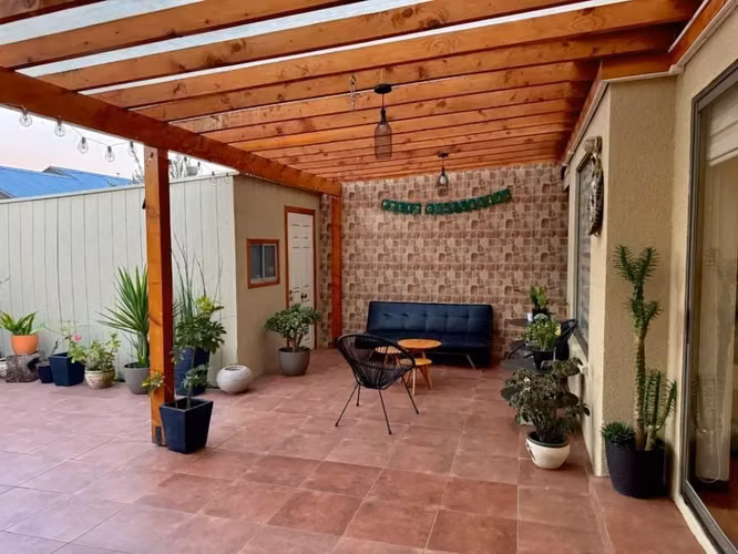Se vende hermosa y amplia propiedad de 3 D y 3 B, en el sector Bosque Sur. Valdivia.