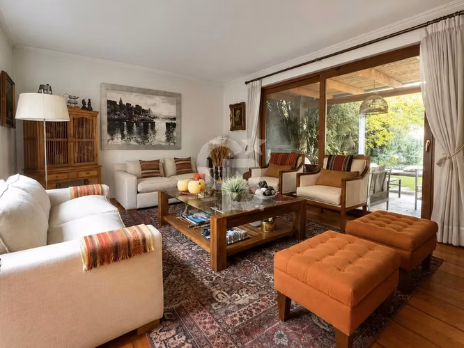 Excelente casa de 4 dormitorios - Cerca a colegios