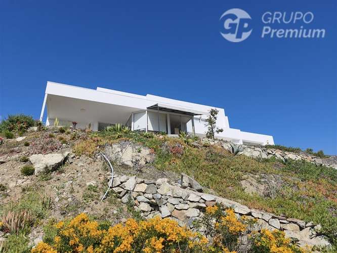 Venta amplia casa en condominio Cerro grande la serena