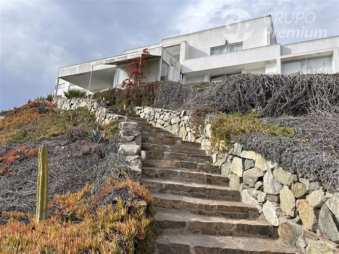 Venta amplia casa en condominio Cerro grande la serena