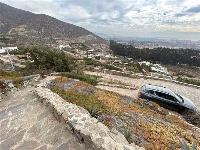 Venta amplia casa en condominio Cerro grande la serena