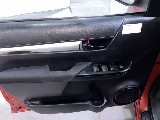 HILUX SR 4X4 LRYC89-SANTIAGO - Imagen 10