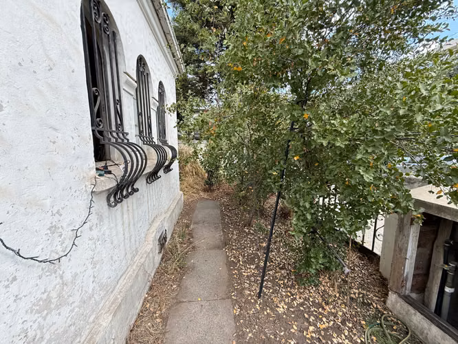 casa para remodelar, amplio terreno, con jardín (166596) - Imagen 2