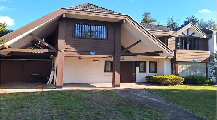 SE VENDE ESPECTACULAR CASA, BARRIO INGLÉS. TEMUCO.
