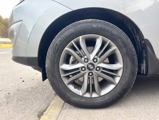 HYUNDAI TUCSON GL 2.0 AUT. 2015 SÓLO 78.000 KM.