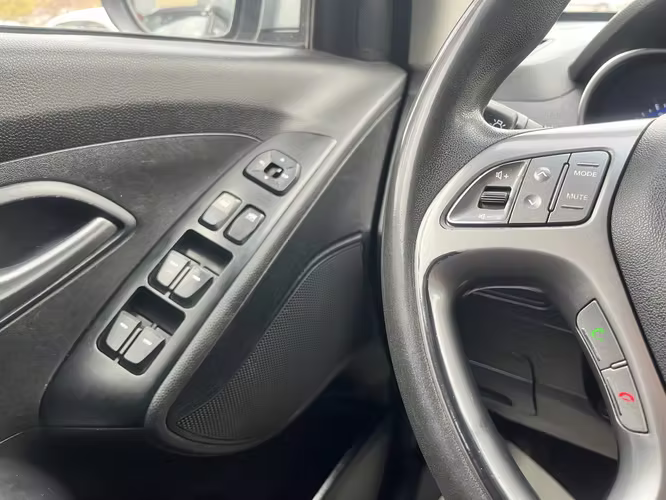 HYUNDAI TUCSON GL 2.0 AUT. 2015 SÓLO 78.000 KM.