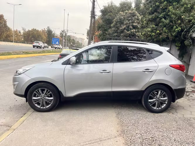 HYUNDAI TUCSON GL 2.0 AUT. 2015 SÓLO 78.000 KM.