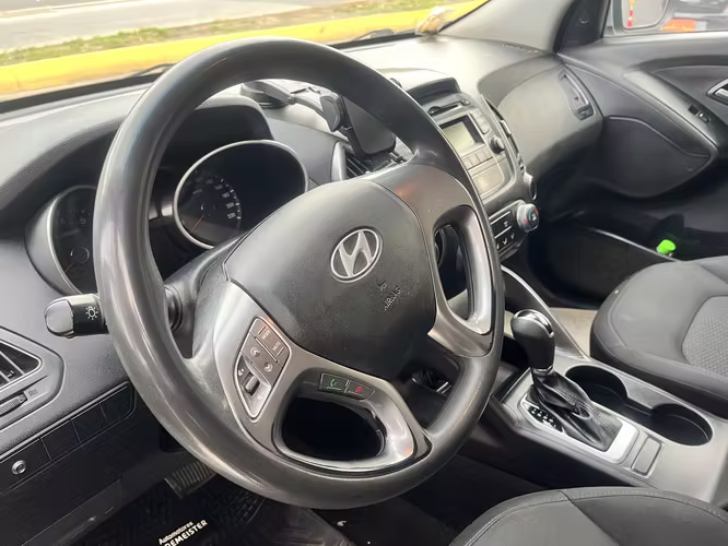 HYUNDAI TUCSON GL 2.0 AUT. 2015 SÓLO 78.000 KM.