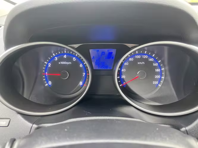 HYUNDAI TUCSON GL 2.0 AUT. 2015 SÓLO 78.000 KM.