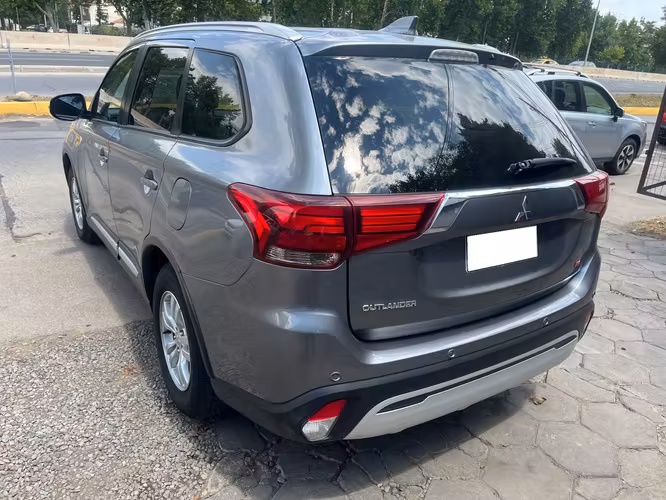 MITSUBISHI OUTLANDER GL 2.0 CVT 2022 IMPECABLE