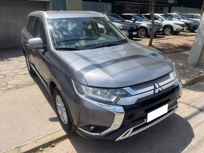 MITSUBISHI OUTLANDER GL 2.0 CVT 2022 IMPECABLE
