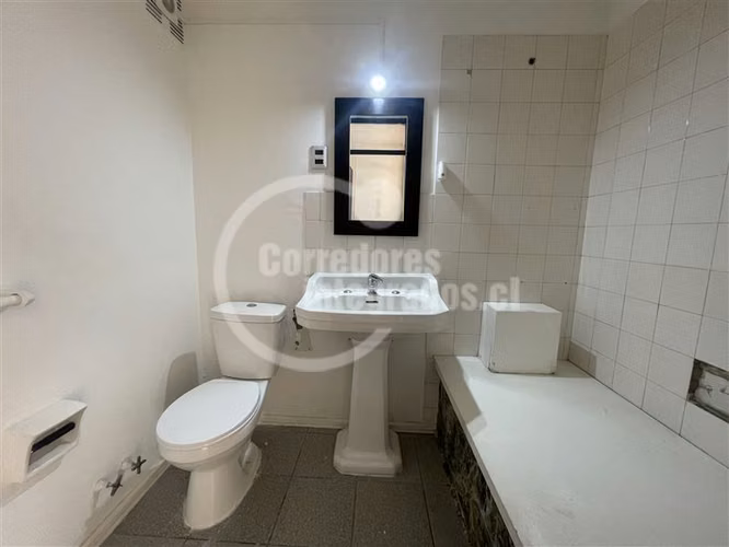 Oficina 3 privados Recepción en Metro Los Leones