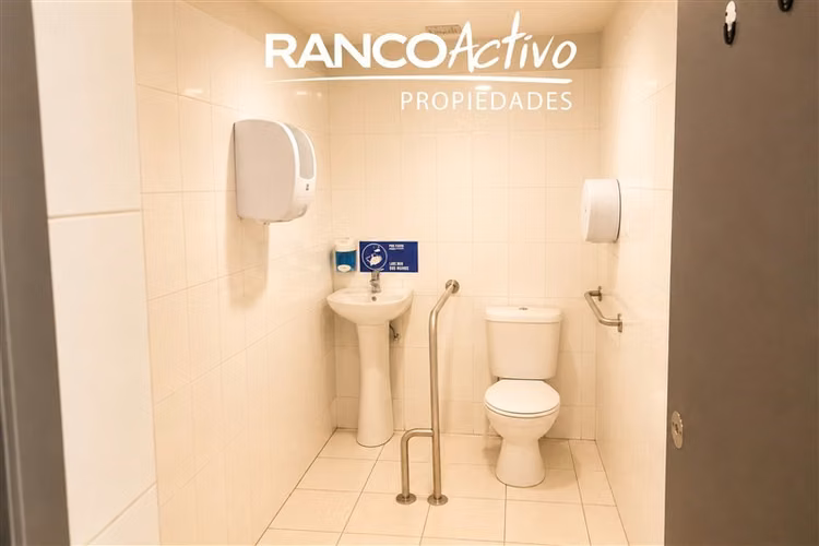Arriendo centrico Local Comercial tres pisos en San Fernando