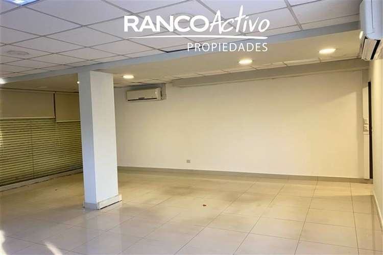 Arriendo centrico Local Comercial tres pisos en San Fernando