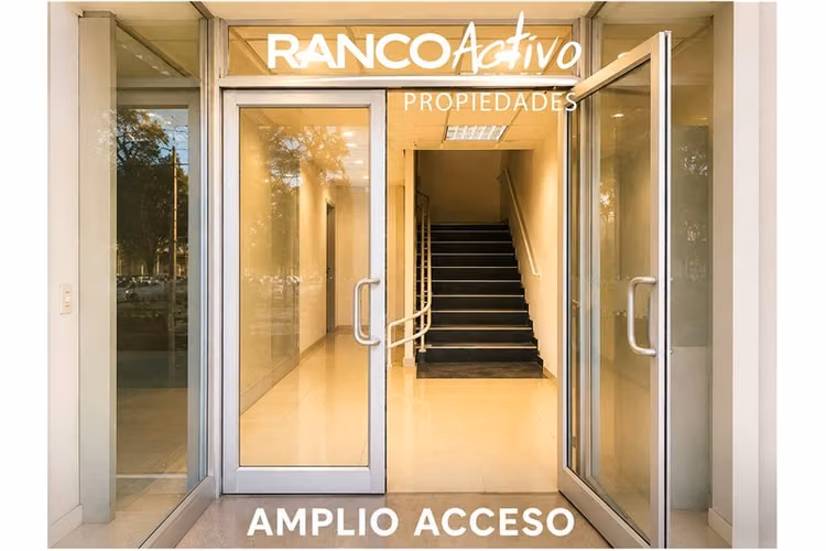 Arriendo centrico Local Comercial tres pisos en San Fernando